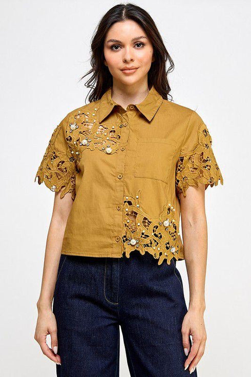 BLUSA CON DETALLE DE PERLA LP30144