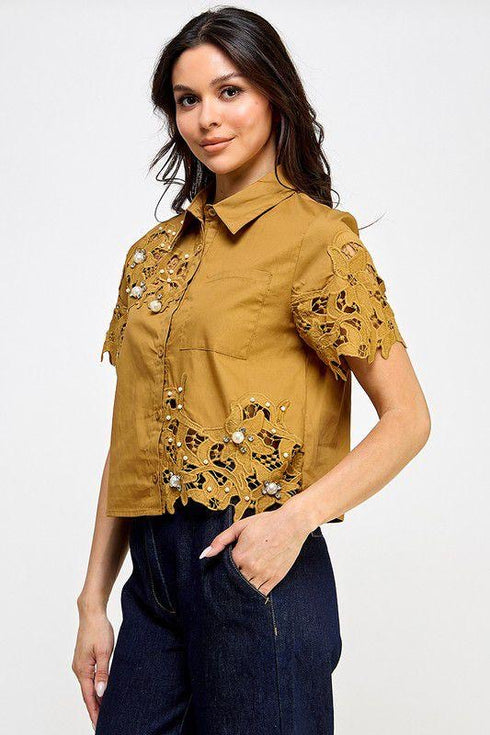 BLUSA CON DETALLE DE PERLA LP30144