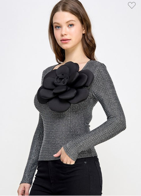 BLUSA DE PIEDRAS CON FLOR JJ10044