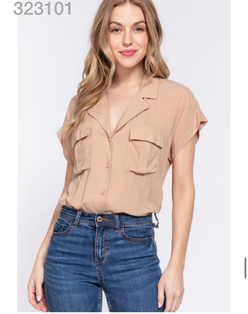 BLUSA CON BOLSAS T13488